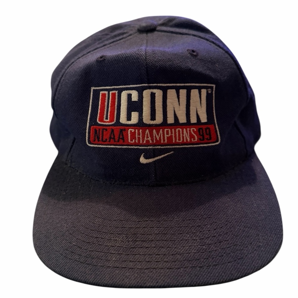 Vintage UConn Huskies 1999 NCAA Champions Nike Snapback Hat